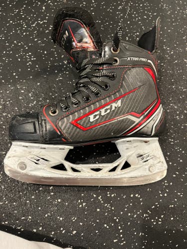 CCM JetSpeed XTra Pro Hockey Skates Size 2.5 (Used)