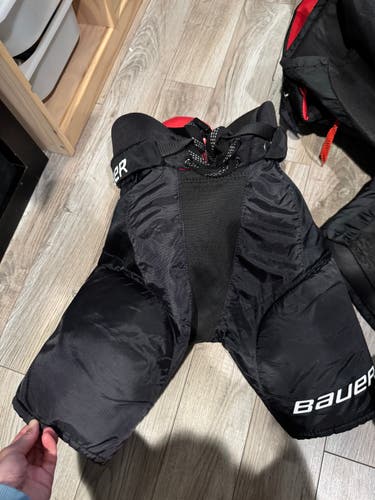 Junior Medium Bauer Nsx Hockey Pants (Used)