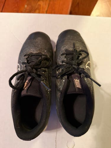Black Kid's 1.5Y (Big Kids / Youth) Nike (Used)
