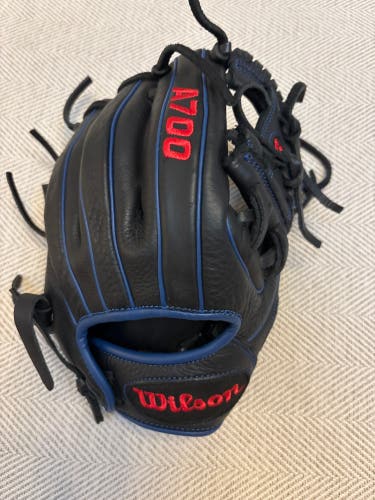 Wilson RH Baseball Glove 11.25" (New)