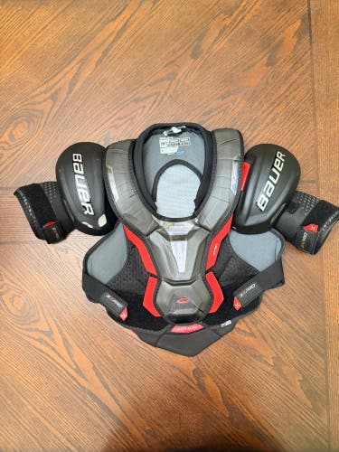 Men's Medium Intermediate Bauer Vapor 3X Pro Shoulder Pads (Used)