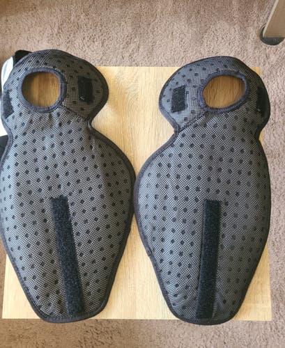 Intermediate Bauer Vapor Flylite 14" Shin Pads (Used)