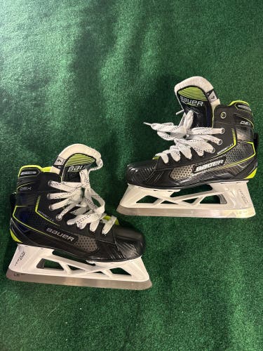 Intermediate Bauer GSX Hockey Goalie Skates (Regular) Size 4 (Used)
