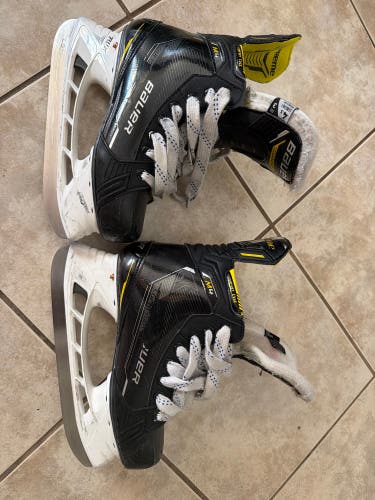 Black/Yellow 2022 Bauer Supreme M4 Hockey Skates EEE Size 4.5 (Used)