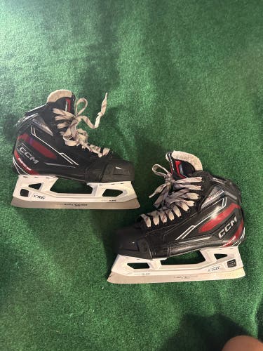 Intermediate CCM Extreme Flex E6.9 Hockey Goalie Skates (Regular) Size 6 (Used)