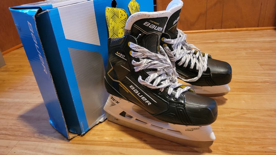 Black 2024 Bauer Supreme M30 Hockey Skates 10.5 (Used)