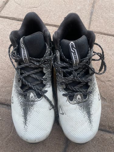 Men's 5.5Y (Big Kids / Youth) Under Armour Blur Smoke 2.0 Mid Top (Used)