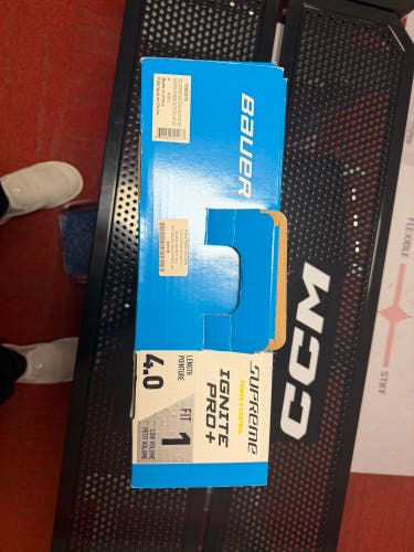 *BRAND NEW PROSHOP SALE* Bauer Supreme Ignite Pro+ Hockey Skates Size 4 Fit 1