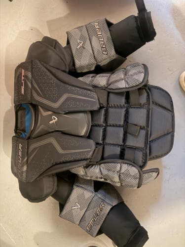 Small 2025 Bauer Goalie Chest Protector (Used)
