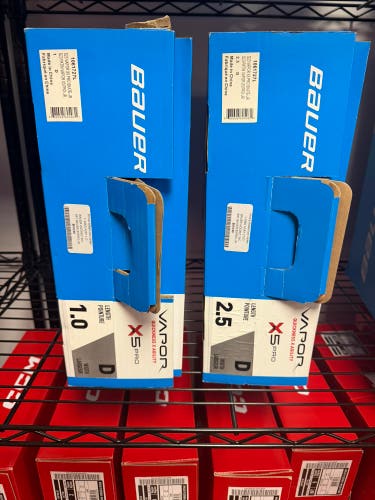 *BRAND NEW PROSHOP SALE* Bauer Vapor X5 Pro Hockey Skates Regular Width Size 1