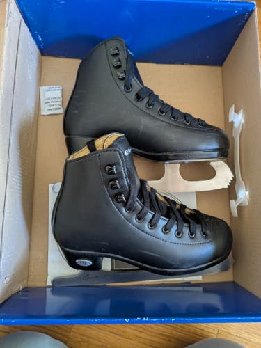Riedell Figure Skates B Junior 2 (Used)