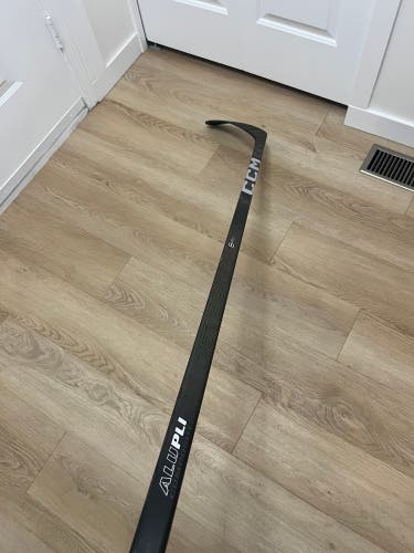 Intermediate CCM JetSpeed FT8 Pro Right Handed Hockey Stick P28M 60 Flex (Used)