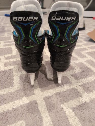 Brand new Bauer xlp skates size yth 10 skate