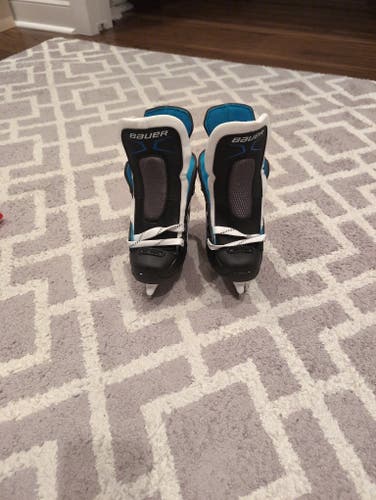 Brand new Bauer xlp skates size yth 10 skate