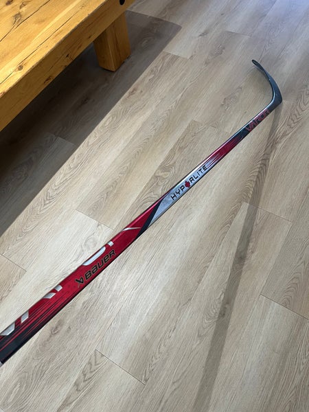 Intermediate Bauer Vapor Hyperlite 2 Right Handed Hockey Stick P28 65 Flex (Used)