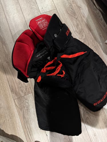 Junior Large Bauer Hockey Pants (Used)