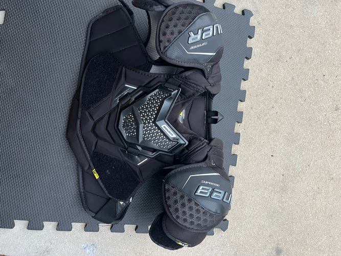 Medium Intermediate Bauer Supreme 3S Pro Shoulder Pads (Used)