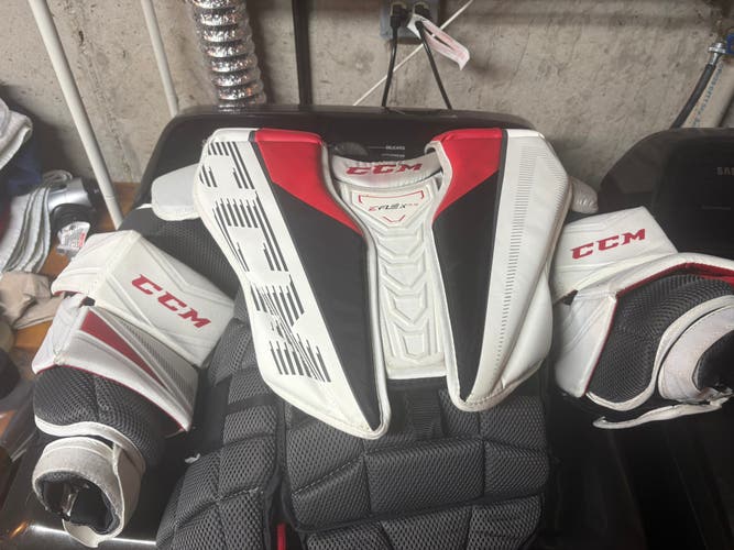 Intermediate Medium CCM EFlex 5.9 Goalie Chest Protector (Used)