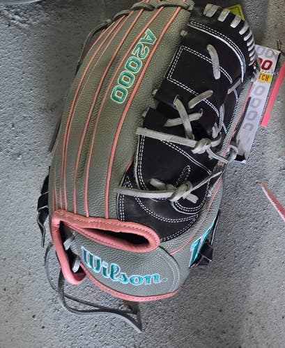 Wilson RH A2000 Softball Glove 12.25" (New)