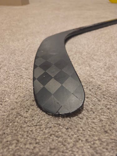 Junior Extra Lite Right Handed Hockey Stick P92 30 Flex (Used)