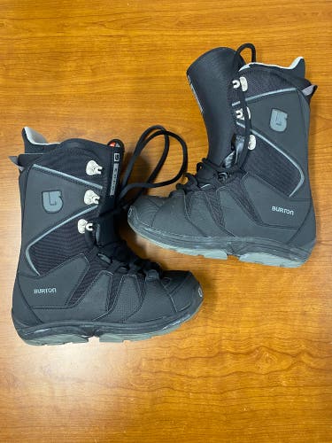 Men's Size M 8.0 (W 9.0) Burton Moto Snowboard Boots (Used)
