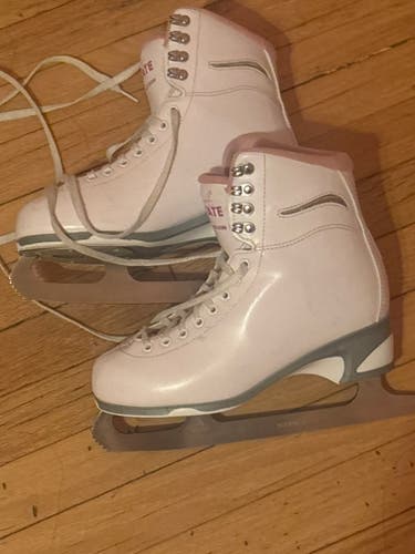 Figure Skates Adult 7 (Used)