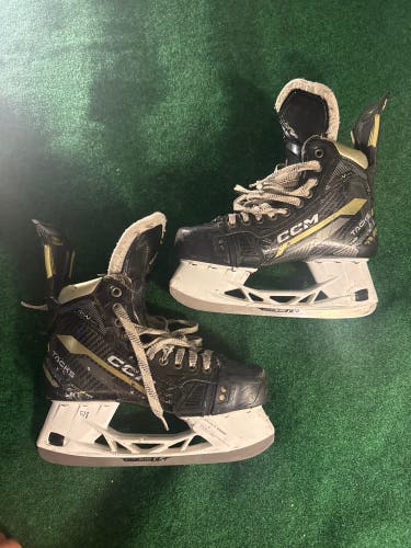 Senior CCM AS-V Pro Hockey Skates (Regular) Size 7 (Used)