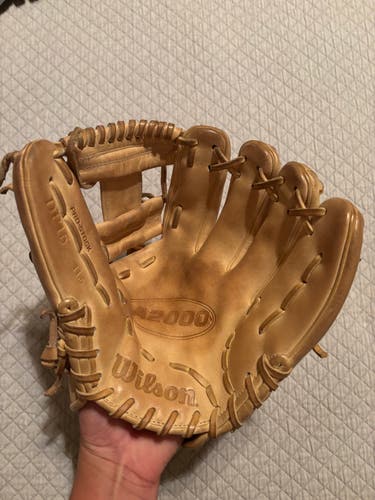 Wilson RH Outfield A2000 DP15 Baseball Glove 11.5" (Used)