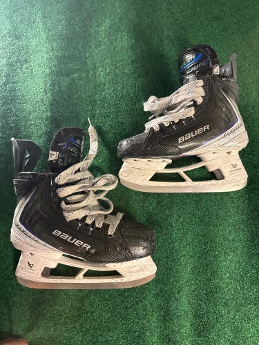 Junior Bauer Vapor Flylite Hockey Skates (Regular) Size 3.5 (Used)