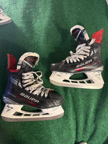 Senior Bauer Vapor X4 Hockey Skates (Fit 1) Size 7 (Used)