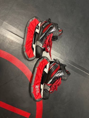 CCM EFlex 6 Hockey Goalie Skates Wide Width 9.5 (Used)