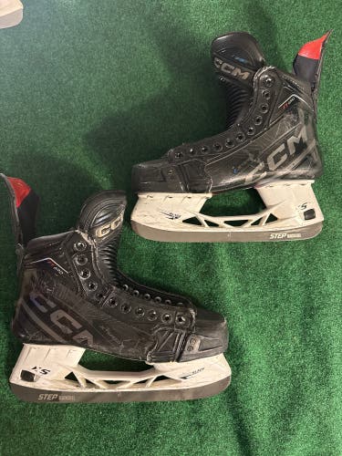 Senior CCM JetSpeed FT690 Hockey Skates (Regular) Size 9.5 (Used)