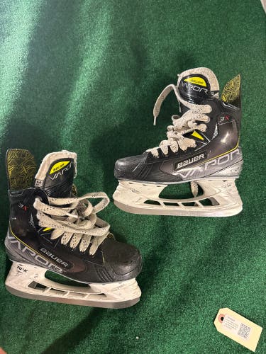 Junior Bauer Vapor 3X Hockey Skates (Extra Wide) Size 3.5 (Used)