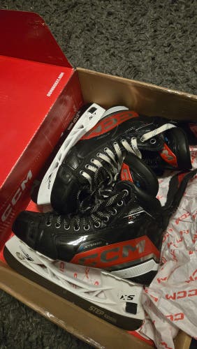 COMES WITH BLADES -CCM JetSpeed FT6 Pro Hockey Skates Regular Width 6.5 (Used)