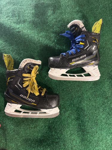 Youth Bauer Supreme M5 Pro Hockey Skates (Regular) Size 12.5 (Used)
