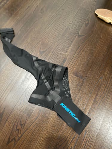 Kinetic Arm Youth Arm Sleeve - Youth Medium Right