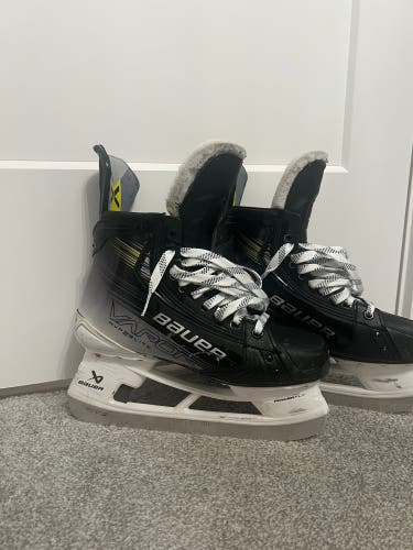 2023 Bauer Vapor Hyperlite 2 Hockey Skates Pro Stock 8.5 (Used)