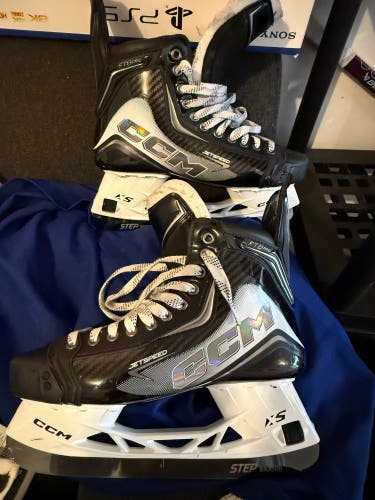 Custom CCM JetSpeed FT8 Pro Hockey Skates Regular Width 9 (Used)