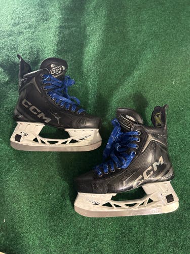 Intermediate CCM Tacks XF Hockey Skates Regular Width 6.5 (Used)