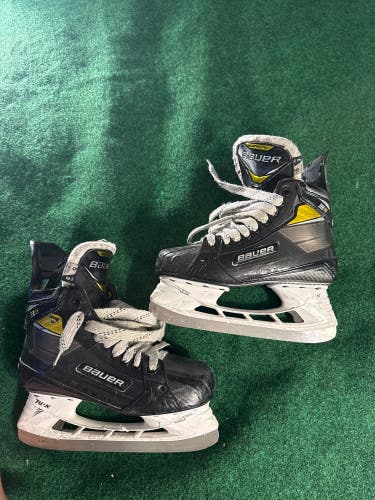 Intermediate Bauer Supreme 3S Pro Hockey Skates (Fit 3) Size 5 (Used)