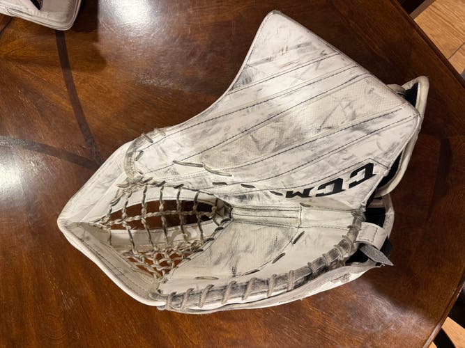 CCM Extreme Flex E5.9 Full Right (Used)