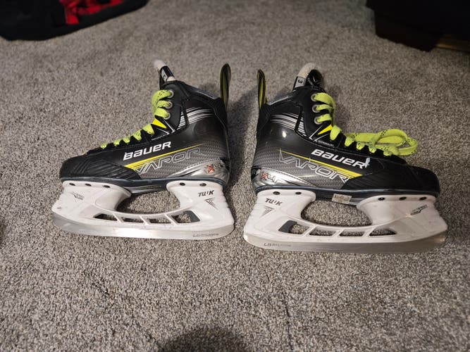 Bauer Vapor X4 Hockey Skates Regular Width Size 3 (Used)