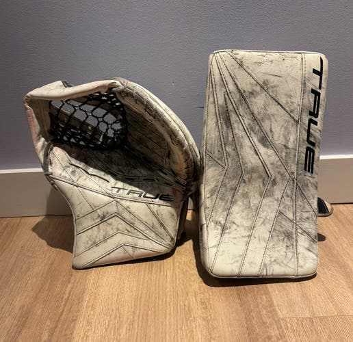 True Catalyst 9x3 Glove and Blocker (Senior)