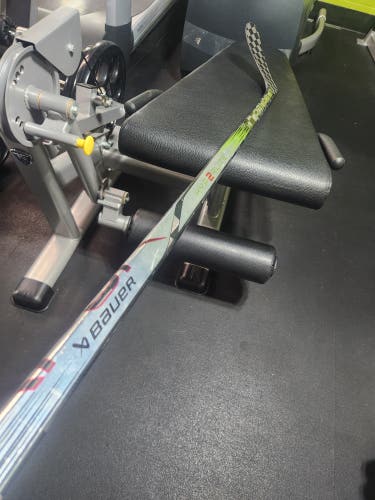 Junior Bauer Vapor Hyperlite 2 Left Hand Hockey Stick P28 50 Flex (Used)