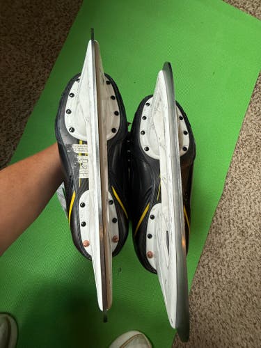 Black/Yellow Bauer Supreme M4 Hockey Skates Wide Width 8 (Used)