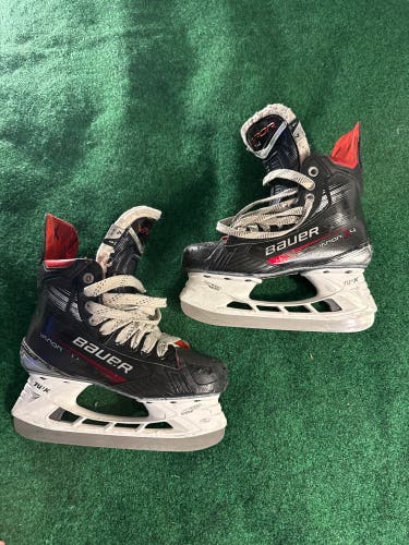 Intermediate Bauer Vapor X4 Hockey Skates (Fit 1) Size 4 (Used)