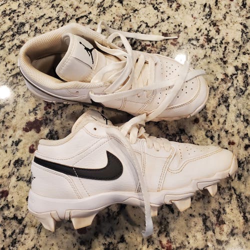 White 3Y (Big Kids / Youth) Youth Air Jordan Molded Cleats Cleats (Used)