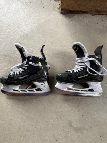 Bauer Supreme M5 Pro Hockey Skates Regular Width Size 5 (Used) With Bauer Fit B Orhotic Inserts