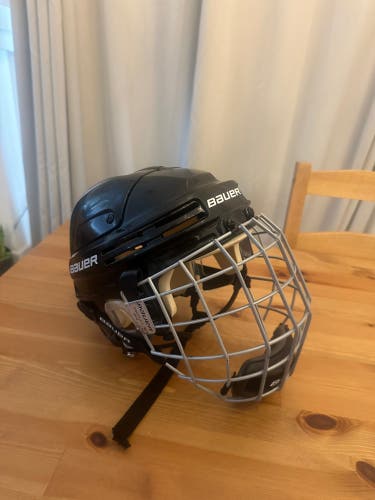 Medium Bauer 4500 Helmet (Used)