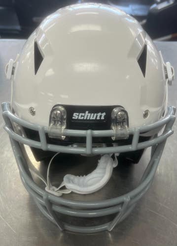 Used Schutt VENGENCE A11 MED FB Helmet White MD 11497-S000161315